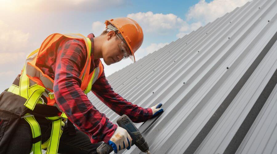 Professional gutter cleaning in Lakeview, MI